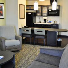 Отель Candlewood Suites Bay City комната для гостей фото 5