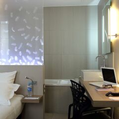 Отель Best Western Hôtel Littéraire Arthur Rimbaud удобства в номере
