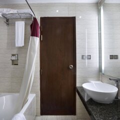 Отель FARS Hotel & Resorts Бангладеш, Дакка - отзывы, цены и фото номеров - забронировать отель FARS Hotel & Resorts онлайн ванная