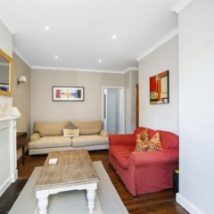 Отель 2 Bedroom House With Garden in Battersea комната для гостей