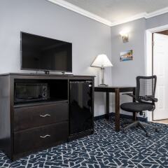 Отель Comfort Inn Near the Sunset Strip удобства в номере фото 2