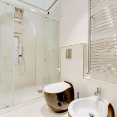 Отель Queen Palace Suites Италия, Рим - отзывы, цены и фото номеров - забронировать отель Queen Palace Suites онлайн ванная