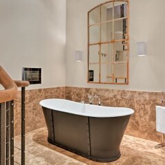 Отель Augustine, a Luxury Collection Hotel, Prague Чехия, Прага - отзывы, цены и фото номеров - забронировать отель Augustine, a Luxury Collection Hotel, Prague онлайн ванная фото 2