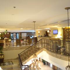 Sheraton Khalidiya Hotel гостиничный бар