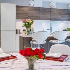 Отель Modern Richmond Home near the River Thames в номере