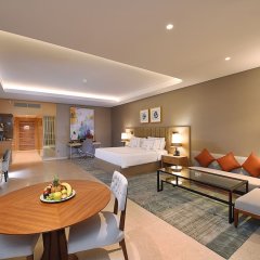 Grand Cosmopolitan Hotel in Dubai, United Arab Emirates from 200$, photos, reviews - zenhotels.com guestroom photo 2