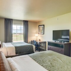 Отель Cobblestone Inn & Suites - Altamont комната для гостей