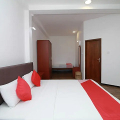OYO 246 Roy Villa Beach Hotel Галле фото 20