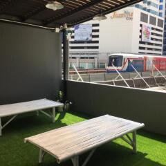 Liveitup Asok Hostel Бангкок фото 3