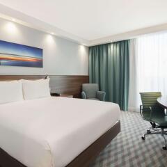 Отель Hampton by Hilton London Stansted Airport комната для гостей