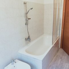 Отель Isola Verde Guest House Италия, Фьюмичино - отзывы, цены и фото номеров - забронировать отель Isola Verde Guest House онлайн ванная фото 2