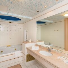 Отель SHG Hotel Antonella Италия, Помеция - 1 отзыв об отеле, цены и фото номеров - забронировать отель SHG Hotel Antonella онлайн сауна