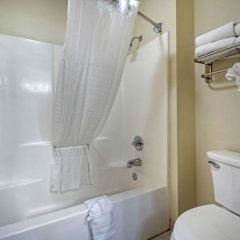 Comfort Inn East in Indianapolis, United States of America from 129$, photos, reviews - zenhotels.com bathroom photo 2