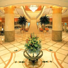 Отель Hilton Sharjah ОАЭ, Шарджа - 10 отзывов об отеле, цены и фото номеров - забронировать отель Hilton Sharjah онлайн интерьер отеля фото 3
