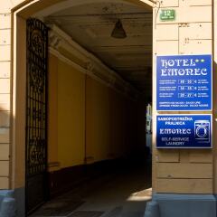 Hotel Emonec парковка
