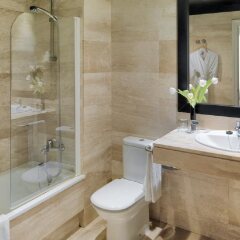 Отель H10 Montcada Boutique Hotel Испания, Барселона - 1 отзыв об отеле, цены и фото номеров - забронировать отель H10 Montcada Boutique Hotel онлайн ванная фото 2
