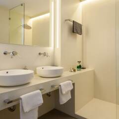 Отель Nakos Homes Luxury Apartment-Acropolis Area Греция, Афины - отзывы, цены и фото номеров - забронировать отель Nakos Homes Luxury Apartment-Acropolis Area онлайн ванная