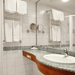 Отель Naturmed Hotel Carbona Венгрия, Хевиз - 2 отзыва об отеле, цены и фото номеров - забронировать отель Naturmed Hotel Carbona онлайн ванная фото 2