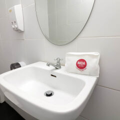 Отель Nida Rooms Khlong Toei 635 Gallery Бангкок ванная