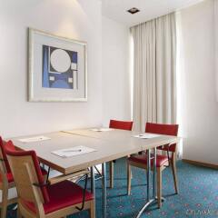 Отель Holiday Inn Express Geneva Airport детские мероприятия фото 2