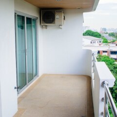 Апартаменты Laidback Place Apartment Бангкок балкон