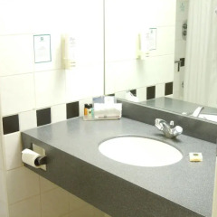 Отель Holiday Inn London Kings Cross / Bloomsbury ванная фото 2