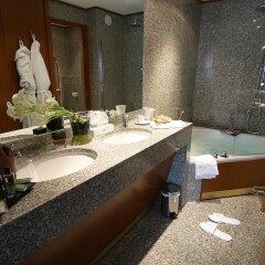 Отель Goldstar Resort & Suites Франция, Ницца - 1 отзыв об отеле, цены и фото номеров - забронировать отель Goldstar Resort & Suites онлайн ванная фото 2