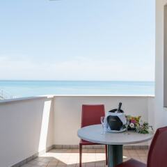Отель Grand Hotel Adriatico Италия, Монтезильвано - отзывы, цены и фото номеров - забронировать отель Grand Hotel Adriatico онлайн балкон