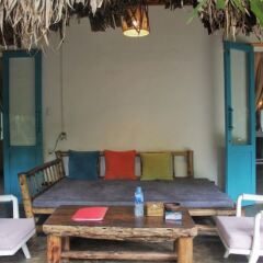 Отель Local Beach Homestay фото 4