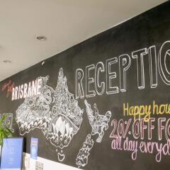 Отель Base Backpackers Brisbane Uptown - Hostel Австралия, Брисбен - отзывы, цены и фото номеров - забронировать отель Base Backpackers Brisbane Uptown - Hostel онлайн интерьер отеля