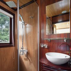 Отель Halong Legacy Legend Cruise ванная