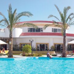 Отель Coral Beach Resort Tiran бассейн фото 3
