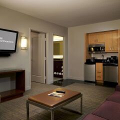 Отель Elara by Hilton Grand Vacations - Center Strip США, Лас-Вегас - 8 отзывов об отеле, цены и фото номеров - забронировать отель Elara by Hilton Grand Vacations - Center Strip онлайн комната для гостей фото 7
