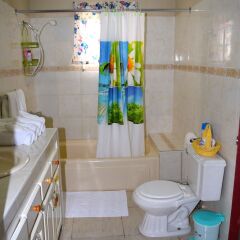 Отель Cozy Comfort Inn ванная
