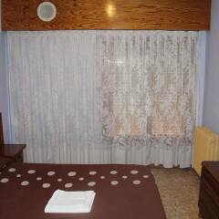 Отель Hostal Restaurante Carabanchel сейф в номере