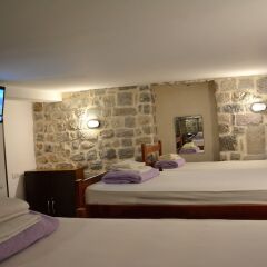 Отель Montenegro Hostel B&B Kotor Черногория, Котор - отзывы, цены и фото номеров - забронировать отель Montenegro Hostel B&B Kotor онлайн комната для гостей фото 2