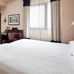 Отель Occidental Sevilla Viapol By Barceló Испания, Севилья - 1 отзыв об отеле, цены и фото номеров - забронировать отель Occidental Sevilla Viapol By Barceló онлайн комната для гостей фото 4