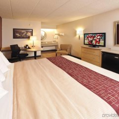 Отель Red Roof Inn Akron США, Акрон - отзывы, цены и фото номеров - забронировать отель Red Roof Inn Akron онлайн удобства в номере