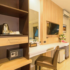 The Nice Hotel сейф в номере