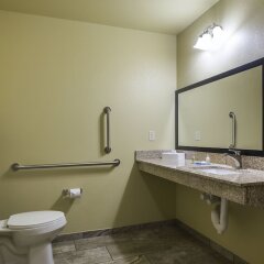 Отель Cobblestone Inn & Suites - Altamont ванная фото 2