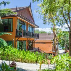 Отель Phi Phi Long Beach Resort & Villa фото 4