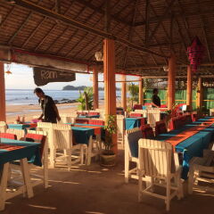 Отель Rann Chalet Beach Side Ланта гостиничный бар