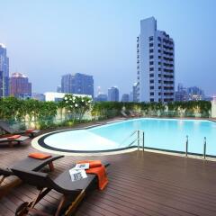 Отель Lohas Residences Sukhumvit Бангкок бассейн