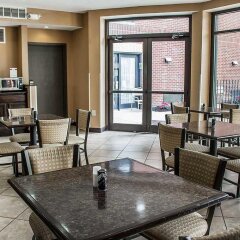Отель Holiday Inn Express Columbus Downtown гостиничный бар