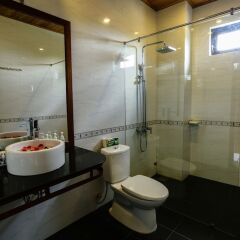 Отель Hoi An Holiday Villa ванная фото 2