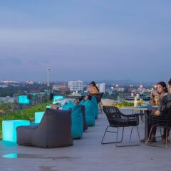 Отель X2 Vibe Pattaya Seaphere Residence Таиланд, На Чом Тхиан - отзывы, цены и фото номеров - забронировать отель X2 Vibe Pattaya Seaphere Residence онлайн помещение для мероприятий