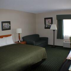 Отель All Seasons Inn and Suites комната для гостей фото 4