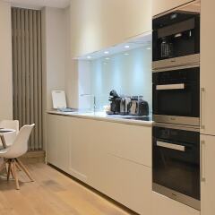 Отель Trafalgar Luxury Suites в номере