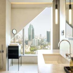 Отель Solitaire Bangkok Sukhumvit 11 ванная