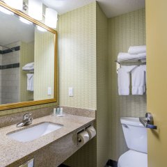 Отель Clarion Hotel & Conference Centre Канада, Эдмонтон - отзывы, цены и фото номеров - забронировать отель Clarion Hotel & Conference Centre онлайн ванная